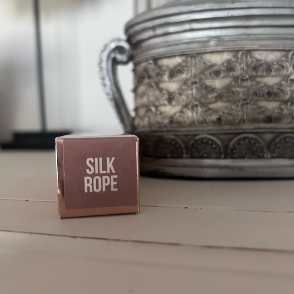 JEFFREE STAR Cosmetics The Gloss in SILK ROPE Lip Gloss Brown Nude Color Gloss - Picture 6 of 6